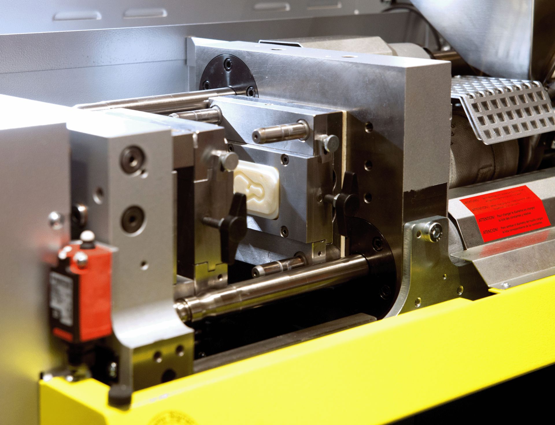 Injection mold with a 3D printed insert